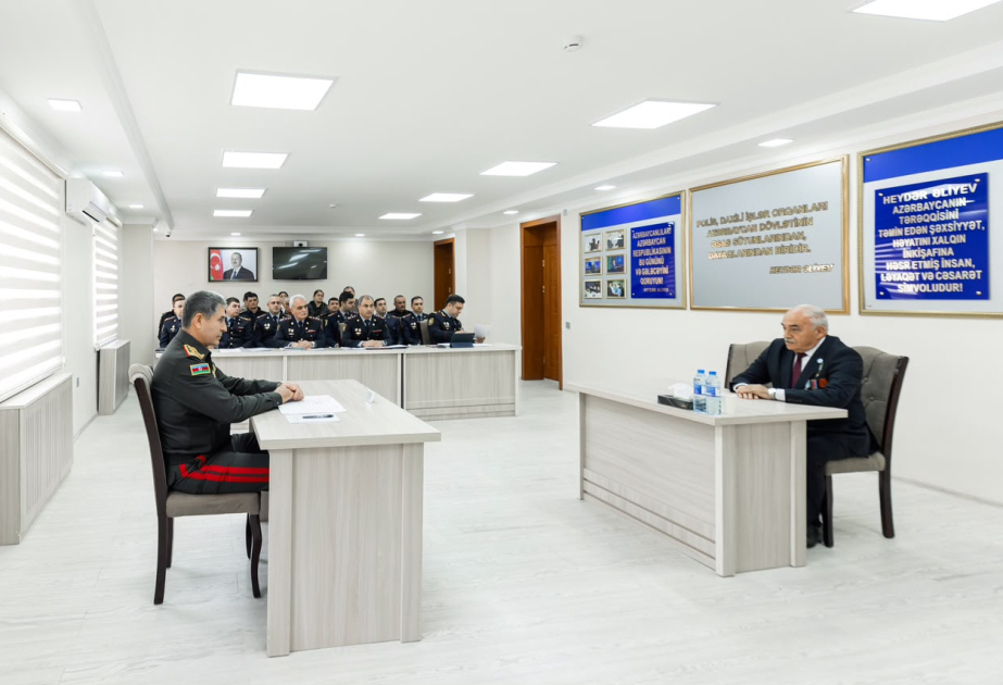 Daxili işlər naziri Şəkidə vətəndaşların müraciətlərini dinləyib və gənclərin arasından seçim edib