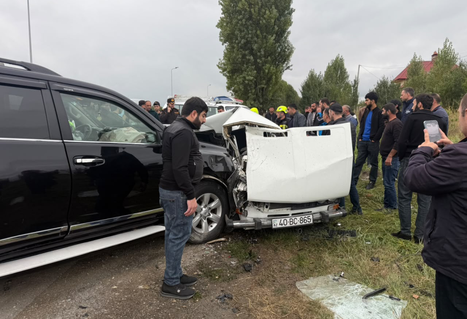 Qubada minik avtomobilləri toqquşub, ölən və yaralanan var
