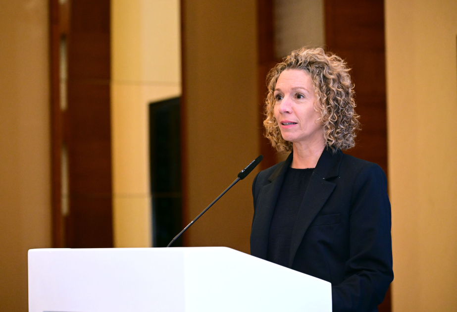 ئيسة مجلس إدارة "بوست يورو" تشيد بدور أذربيجان في تحول القطاع البريدي