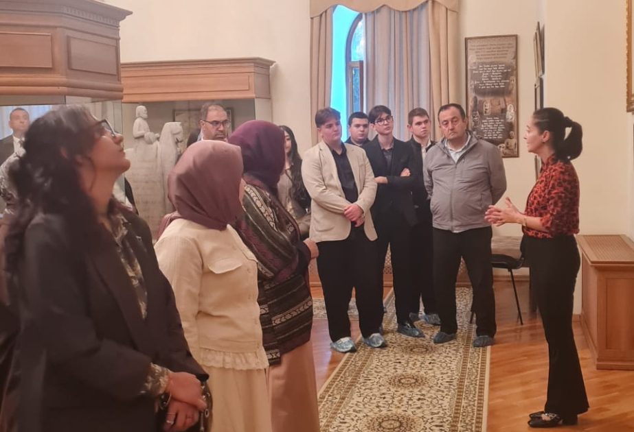 Yunis Əmrə İnstitutunun müəllim-tələbə heyəti Nizami muzeyini ziyarət edib