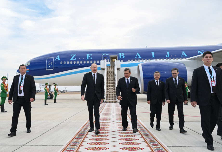 Präsident Ilham Aliyev zu Arbeitsbesuch in Turkmenistan eingetroffen