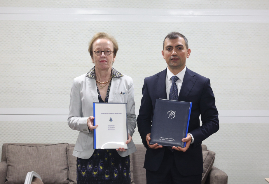 “Azərkosmos” Beynəlxalq Kosmik Hüquq İnstitutu ilə memorandum imzalayıb