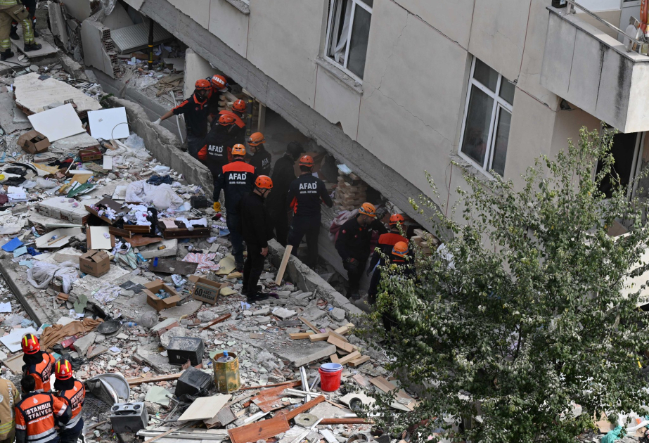 İstanbulda binanın çökməsi nəticəsində ölənlərin sayı 5 nəfərə çatıb