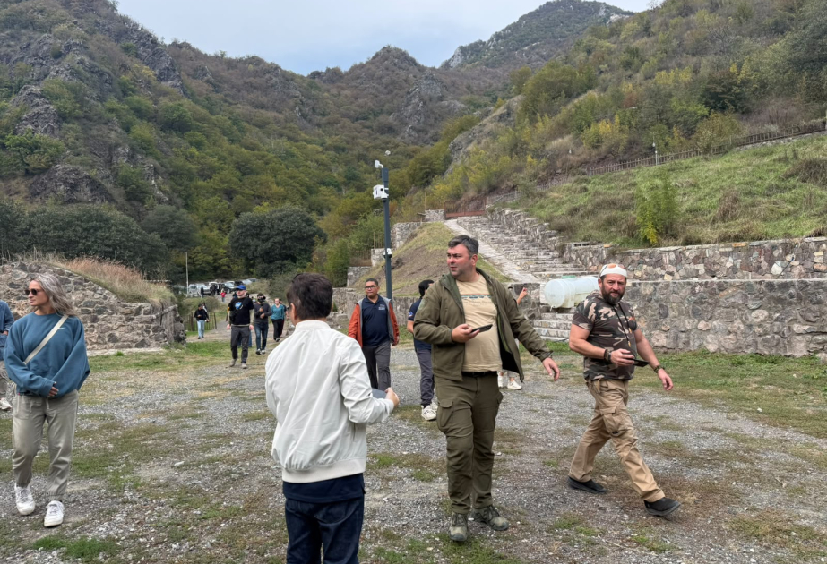 Dünya səyyahları Kəlbəcərdə Xudavəng Monastır Kompleksində olublar