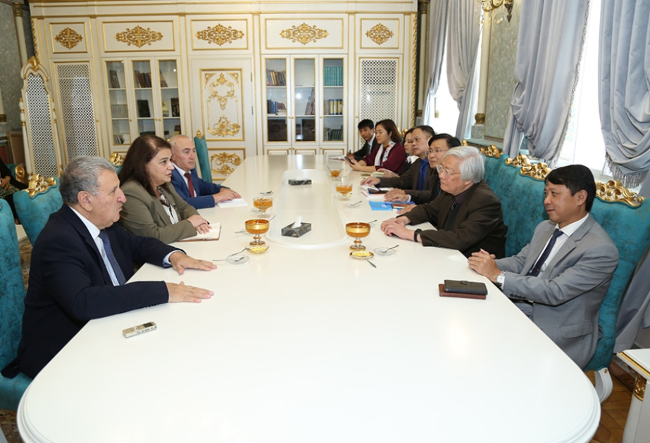 Vietnamese delegation visits Azerbaijan Academy of Sciences