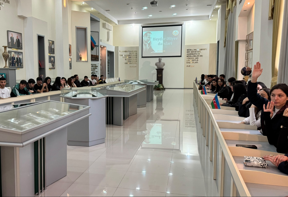 Pedaqoji Universitetə yeni qəbul olunmuş tələbələr Heydər Əliyev dərslərində