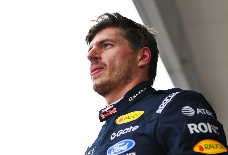 Verstappen wins dramatic, rain-hit Singapore Sprint as Russell crashes and McLarens collide
