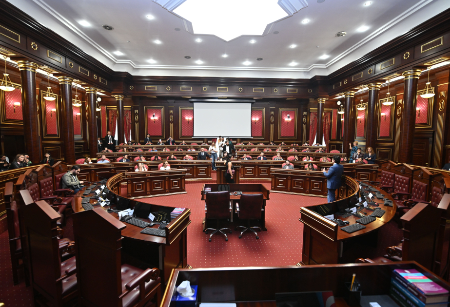 EYBA-nın payız konfransının iştirakçıları Ali Məhkəmədə olublar