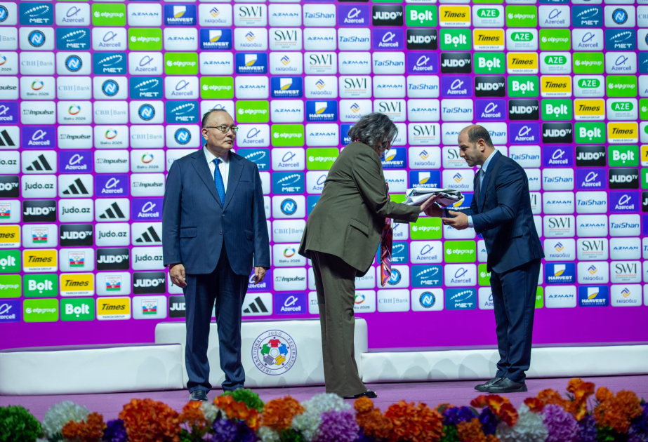 باكو تشهد تسليم علم الاتحاد الدولي للجودو إلى كازاخستان لبطولة العالم 2027