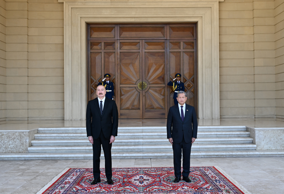 Official welcome ceremony held in Baku for Prime Minister of Cambodia