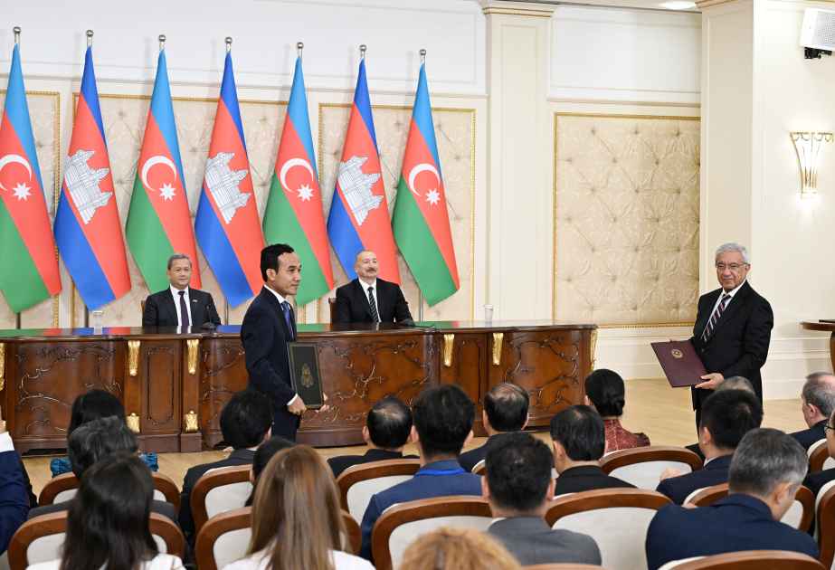Intercambio de documentos entre Azerbaiyán y Camboya