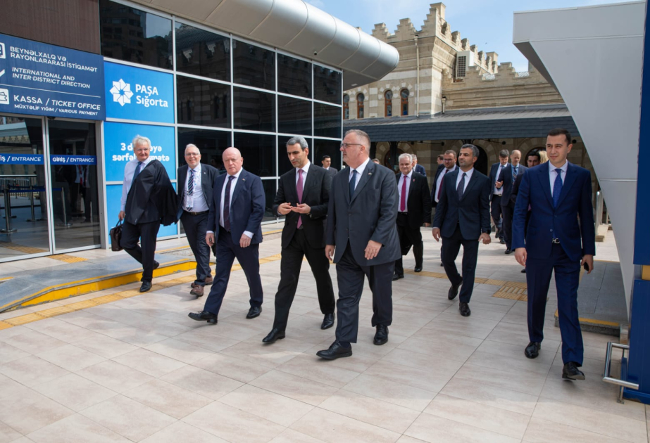 Czech transport minister visits Baku Railway Station