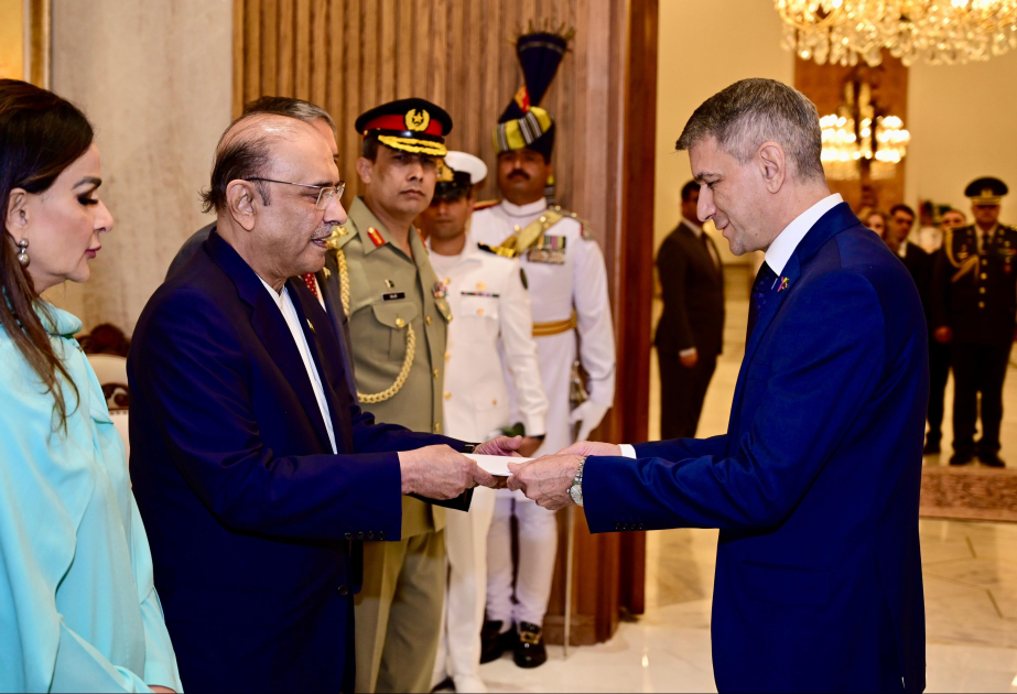 L'ambassadeur d'Azerbaïdjan présente ses lettres de créance au président du Pakistan