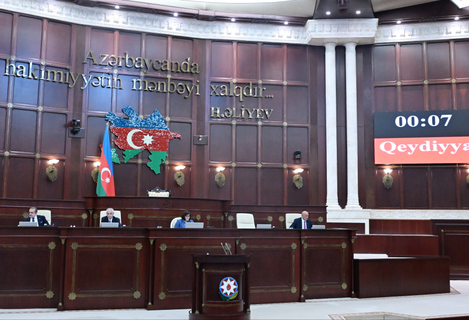 Milli Məclisin sədri: Parlamentin üzvləri kimi dövlətimizin möhkəmləndirilməsinə kömək göstərməliyik