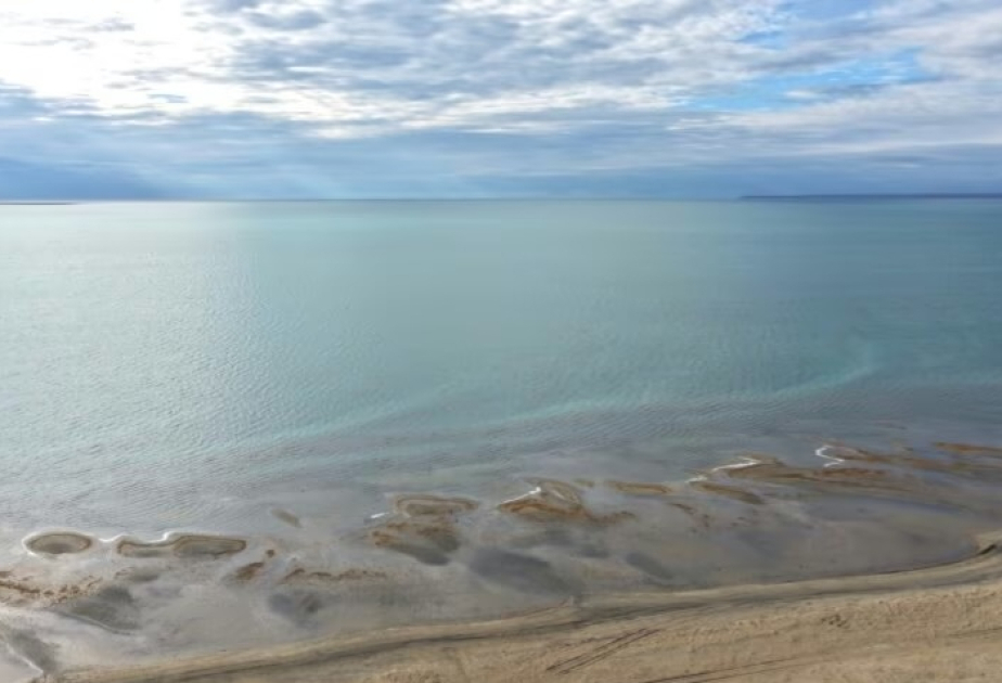 El mar Caspio retrocede: aparecen nuevas zonas de tierra en la costa de Kazajistán
