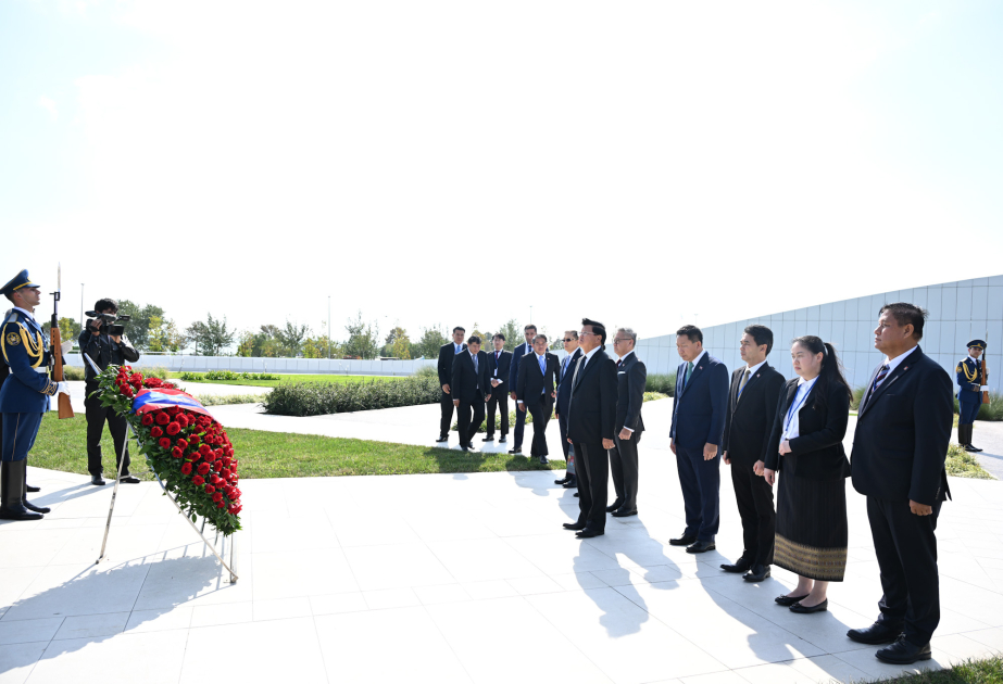 Президент Лаоса посетил Парк Победы