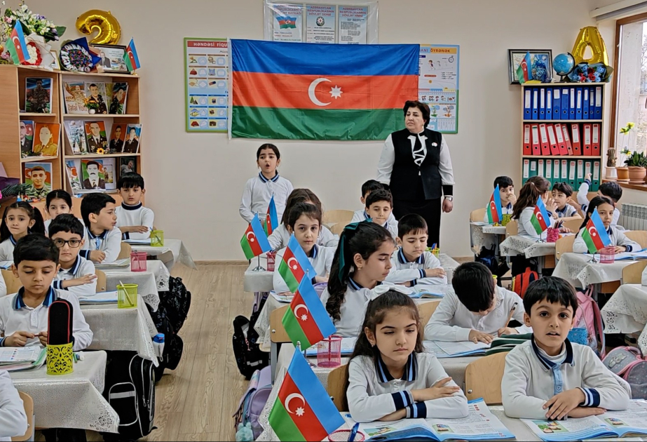 Azərbaycanda vahid məktəbli geyimi