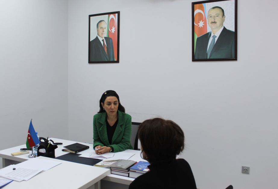 Ombudsman Səbinə Əliyeva vətəndaşları dinləyib