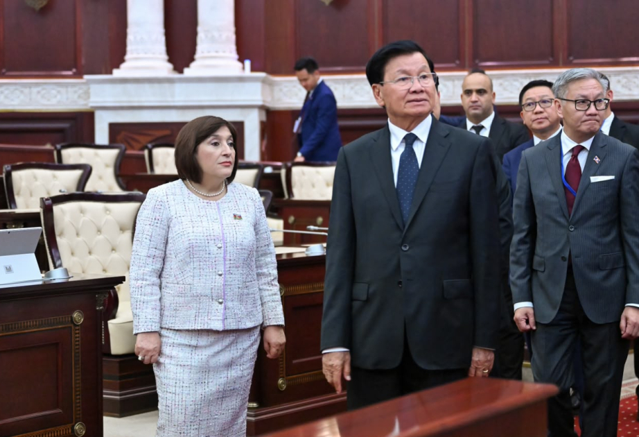 Le président du Laos au Milli Medjlis azerbaïdjanais