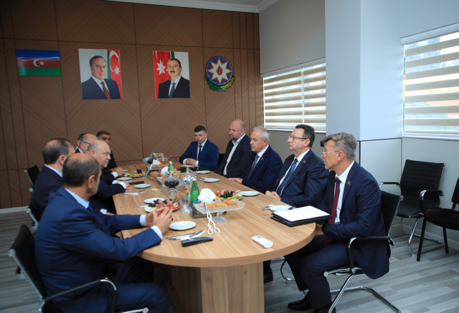 ® Belaruslu nümayəndələr Gəncə Avtomobil Zavodunda istehsal prosesi ilə tanış olublar