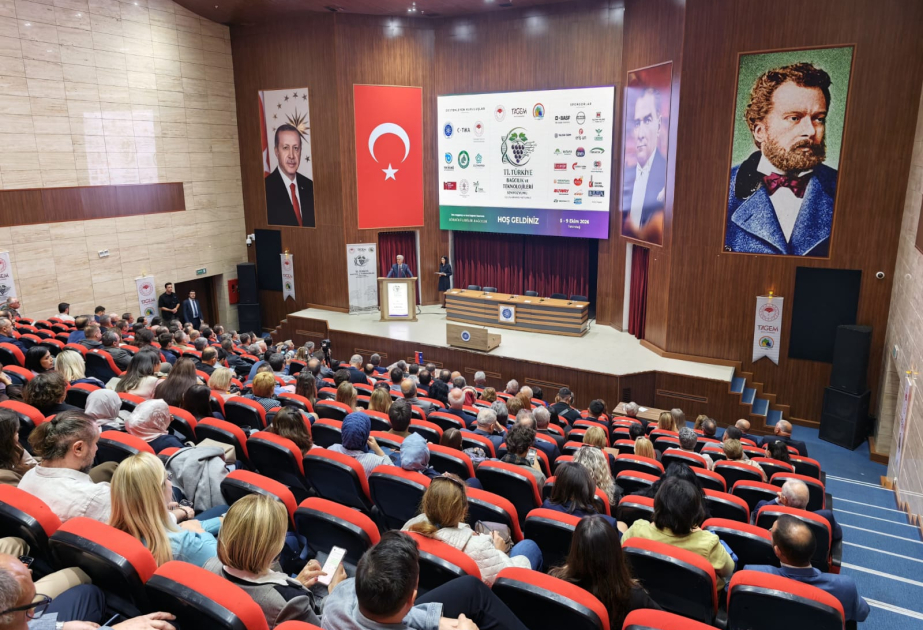 AzTU-nun müəllimi Türkiyədə beynəlxalq simpoziumda məruzə ilə çıxış edib