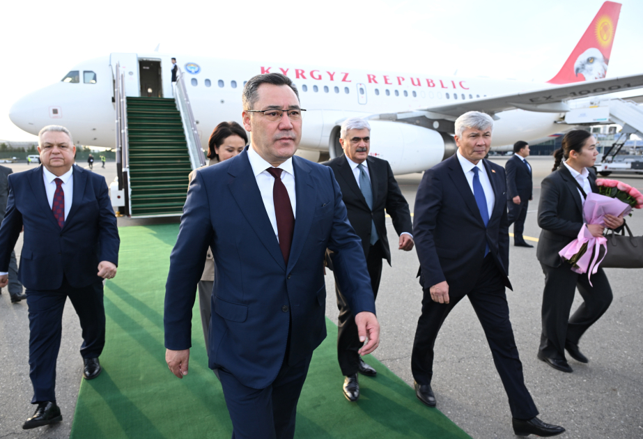 Президент Кыргызстана прибыл с визитом в Азербайджан для участия в саммите СВМДА