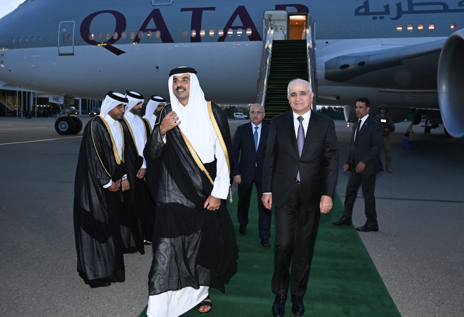 L’émir de l’Etat du Qatar arrive en Azerbaïdjan