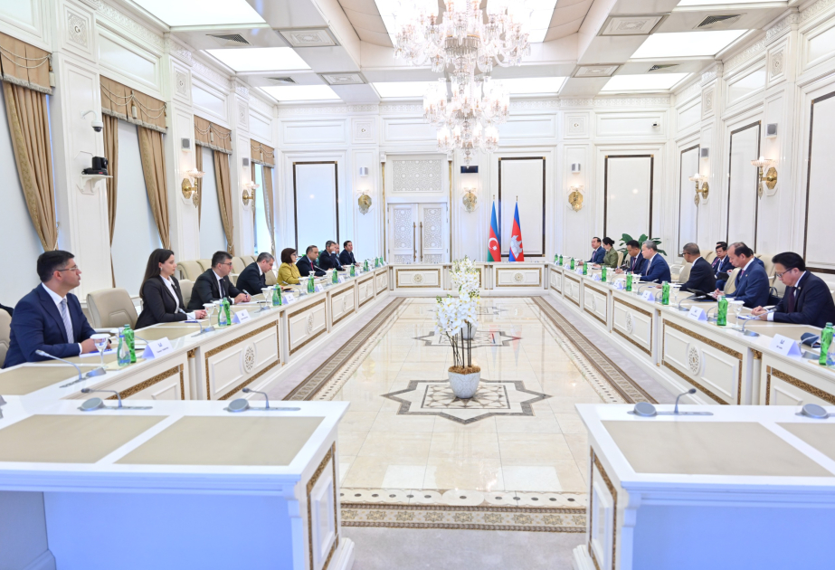 Kambodschanischer Premierminister besucht Parlament Aserbaidschans