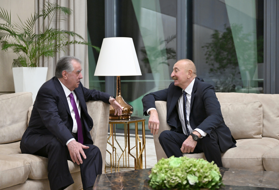 Präsident Ilham Aliyev trifft Präsident Tadschikistans