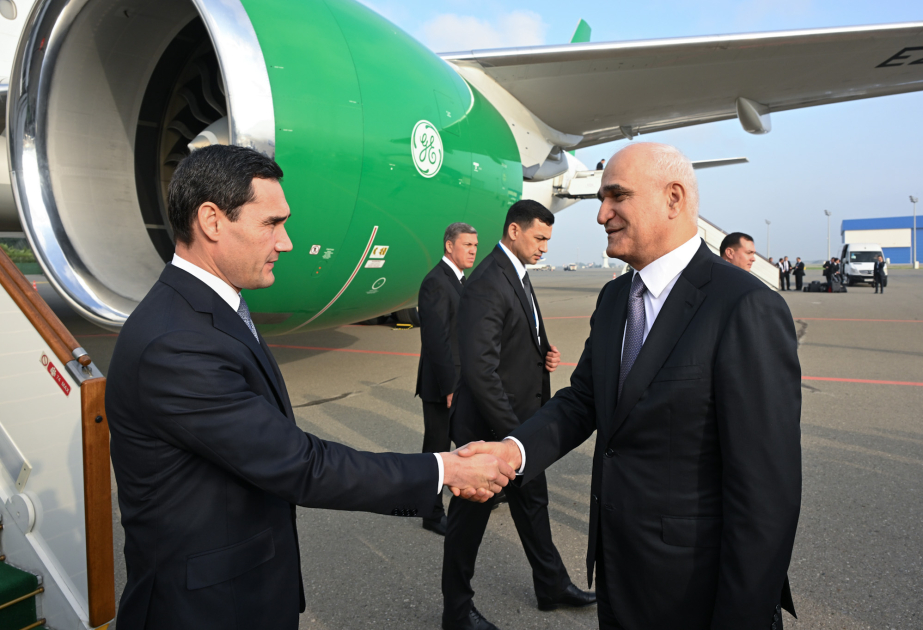 Le président du Turkménistan arrive en Azerbaïdjan