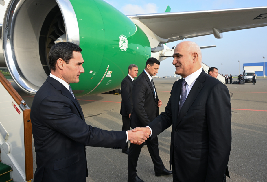 Präsident Turkmenistans in Aserbaidschan eingetroffen