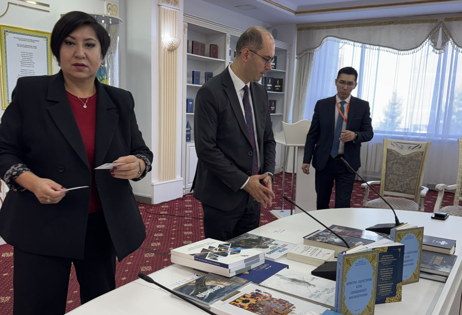 Qazaxıstan Milli Akademik Kitabxanasına Azərbaycan haqqında yeni kitablar hədiyyə edilib