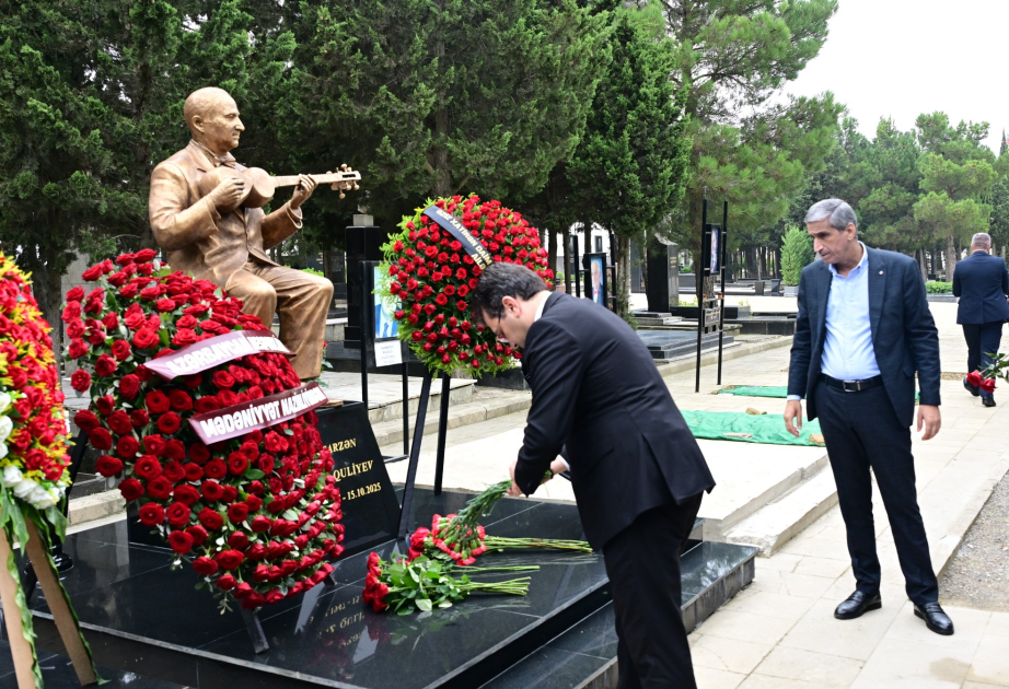 Xalq artisti Ramiz Quliyevin vəfatının ildönümündə məzarı ziyarət olunub, qəbirüstü abidəsi açılıb