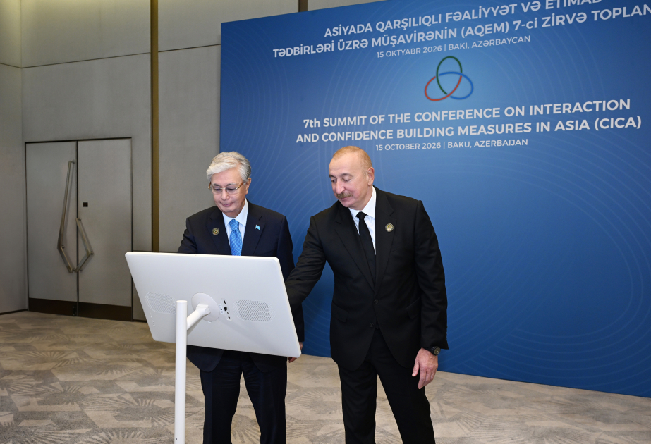 Präsidenten Aserbaidschans und Kasachstans treffen sich in Baku und weihen Transkaspisches Glasfaserkabel ein