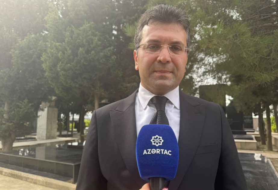 Əyyub Quliyev: Bu abidə bütövlükdə Azərbaycan tar sənətinin şərəfinə ucaldılıb