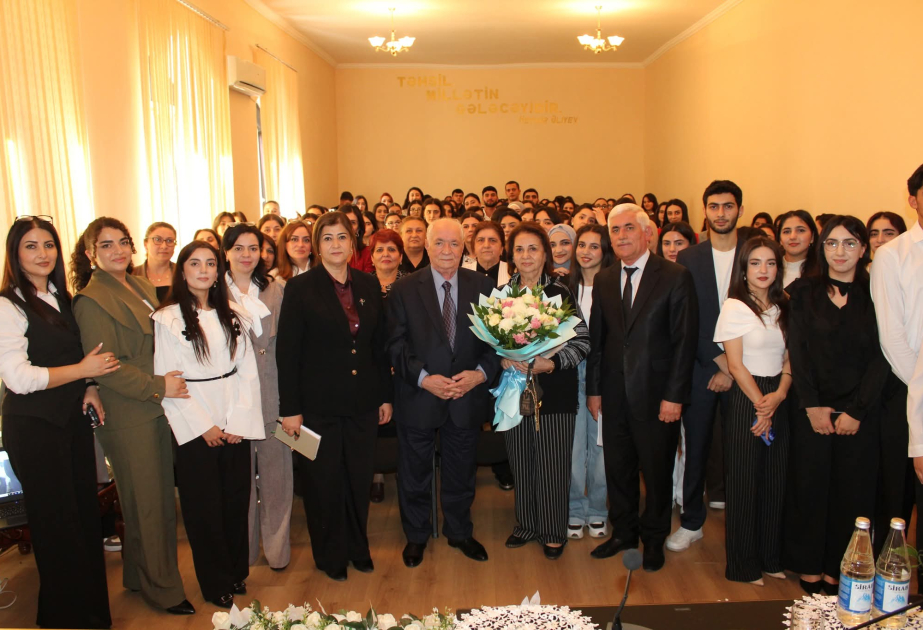 Xalq şairi Vahid Əziz Şamaxıda tələbələrlə görüşüb
