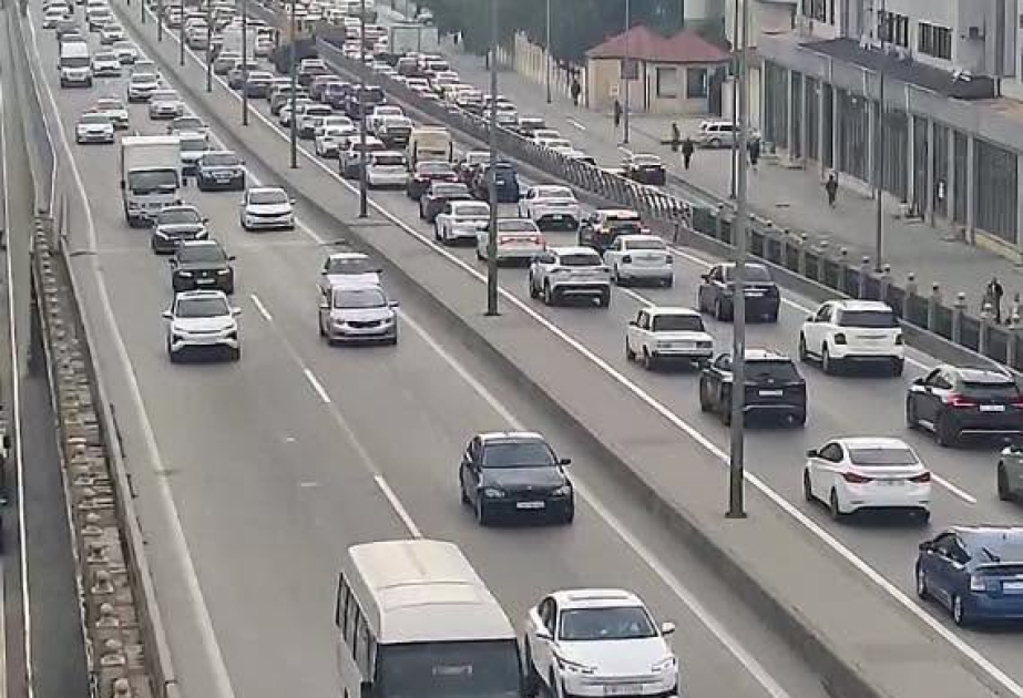 Bakıda bəzi yollarda nəqliyyatın hərəkətində sıxlıq yaranıb