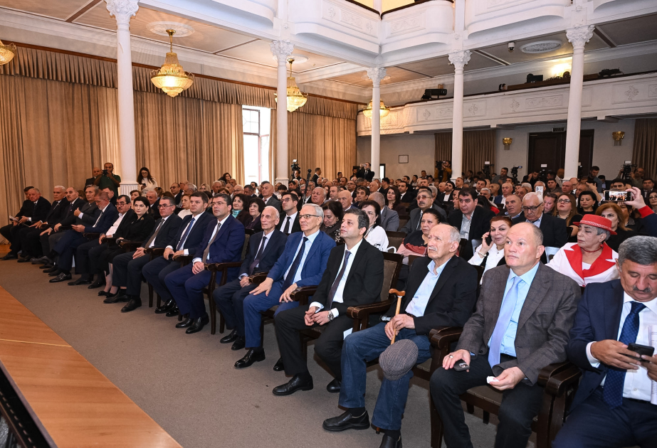 Проходит IX съезд азербайджанских журналистов