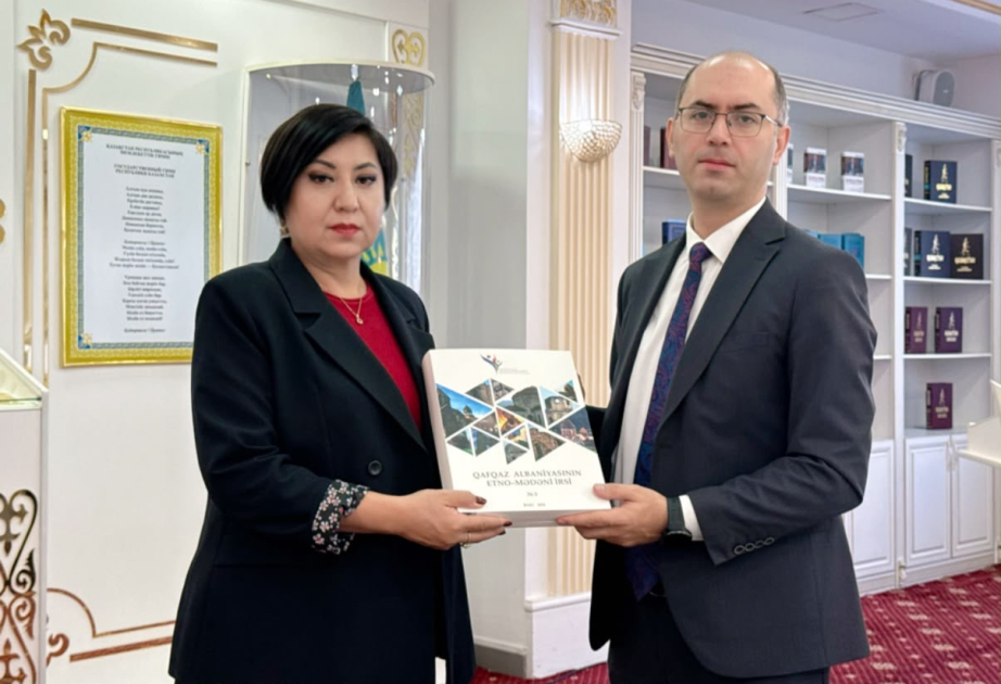 Qazaxıstan Milli Akademik Kitabxanasına Azərbaycan haqqında yeni kitablar hədiyyə edilib