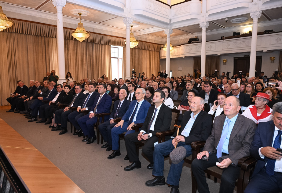 انتخاب رئيس وأعضاء جدد لمجلس الصحافة في أذربيجان