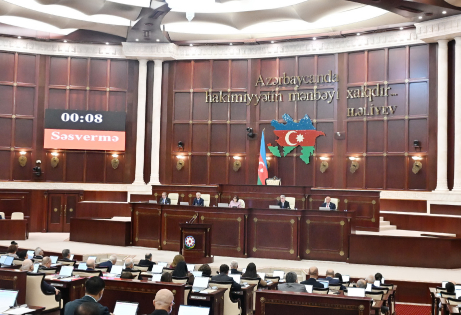 Parlament Dövlət Qulluğu ilə bağlı yeni qanun layihəsini təsdiqləyib