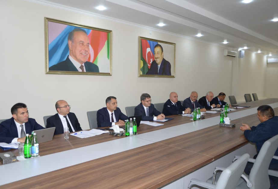 Ekologiya və təbii sərvətlər naziri Yevlaxda vətəndaşların müraciətlərini dinləyib