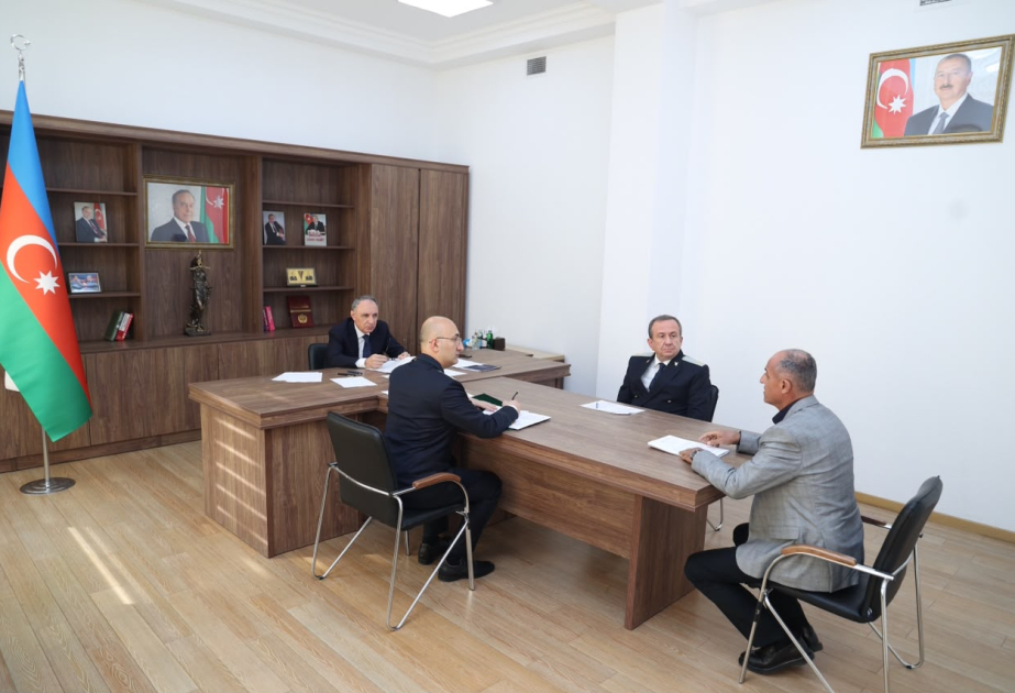 Baş prokuror paytaxtın Səbail rayonunda vətəndaşların müraciətlərini dinləyib