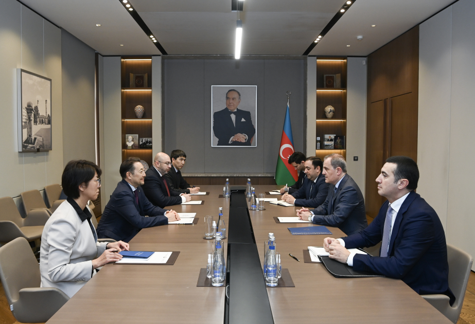 Djeyhoun Baïramov discute des résultats du 7e sommet avec le secrétaire général de la CICA