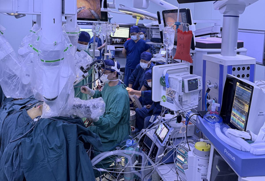 Çində ilk robotlaşdırılmış ürək transplantasiyası əməliyyatı uğurla həyata keçirilib