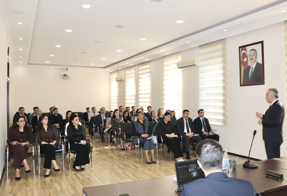 Vəkillər Kollegiyasının sədri yeni təyin olunmuş hakimlər üçün icbari tədris keçib