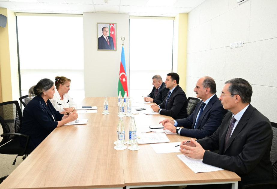 Mədəniyyət naziri Adil Kərimli Füzuli şəhərində vətəndaşların müraciətlərini dinləyib