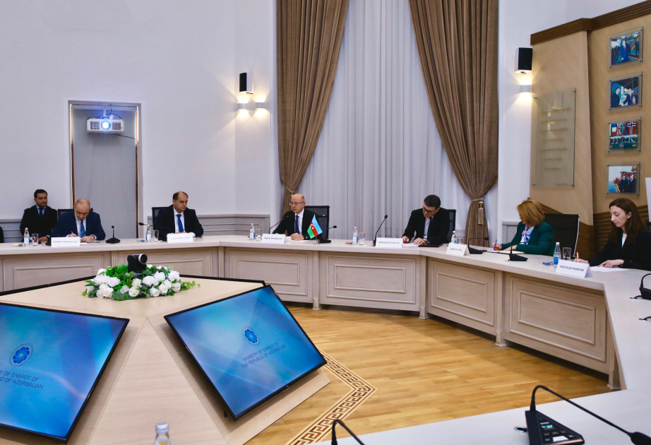 وزير الطاقة الأذربيجاني يبحث مع نائبة وزير الصناعة والتجارة الفييتنامية التعاون في قطاعي الطاقة والترانزيت
