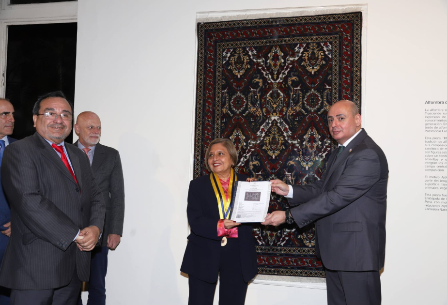 Peruda Qarabağ xalçasının açılışı olub – Azərbaycan mədəni irsi Peruda nümayiş olunur