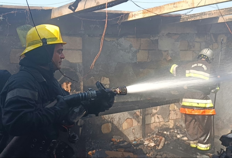 FHN: Lökbatanda anbarda baş vermiş yanğın söndürülüb